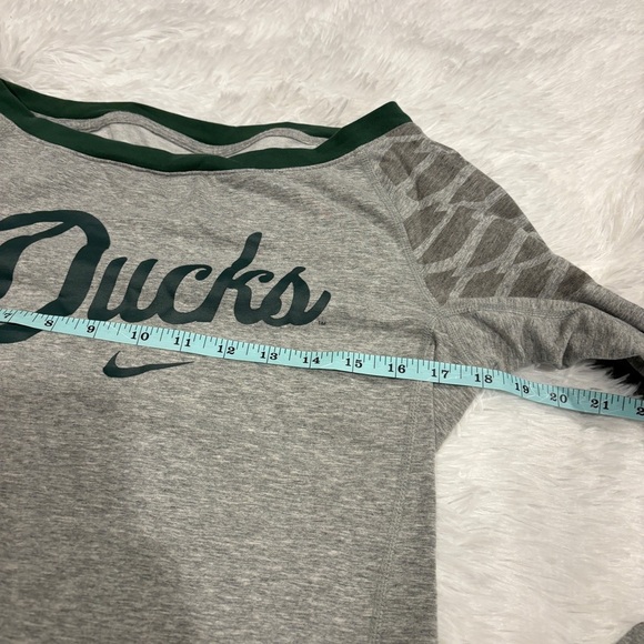 Nike dri-fit Oregon ducks long sleeve tee shirt Gray BOAT NECK WOMANS Size XS - Picture 2 of 9